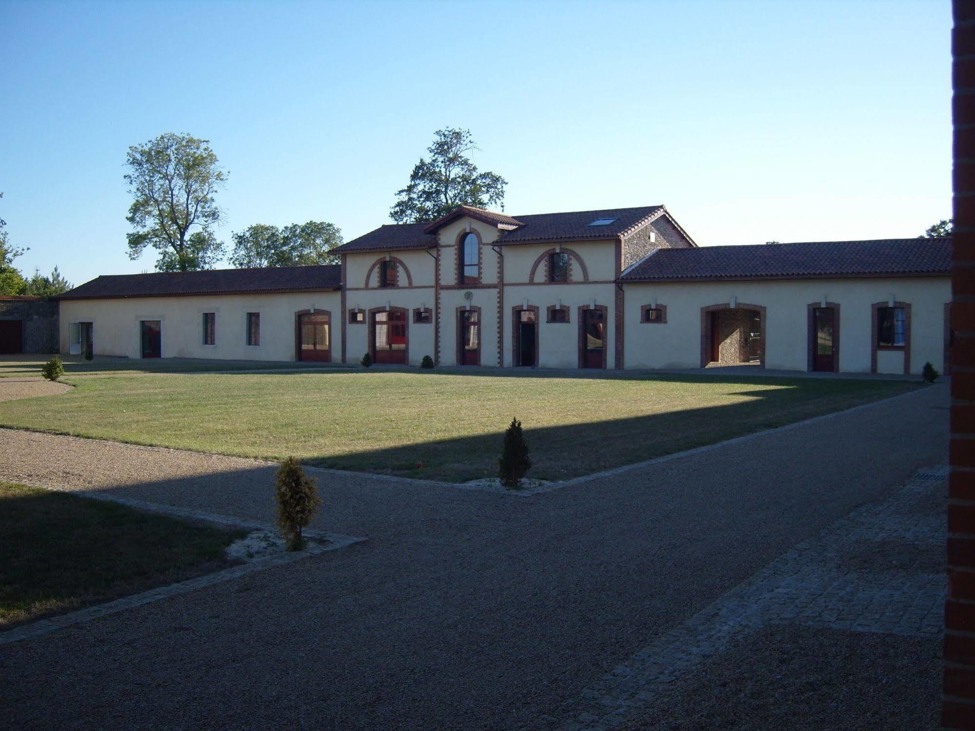 Le Domaine Des Lys Hotel Ancenis Exterior photo